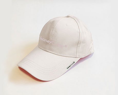 ベージュキャップ