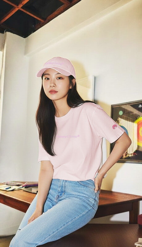 ロゴマークプリントTシャツの着用イメージ